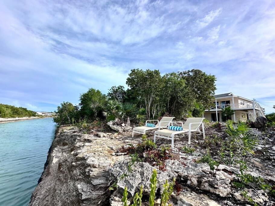 Turks and Caicos Villas ENTIRE WATERFRONT HOUSE